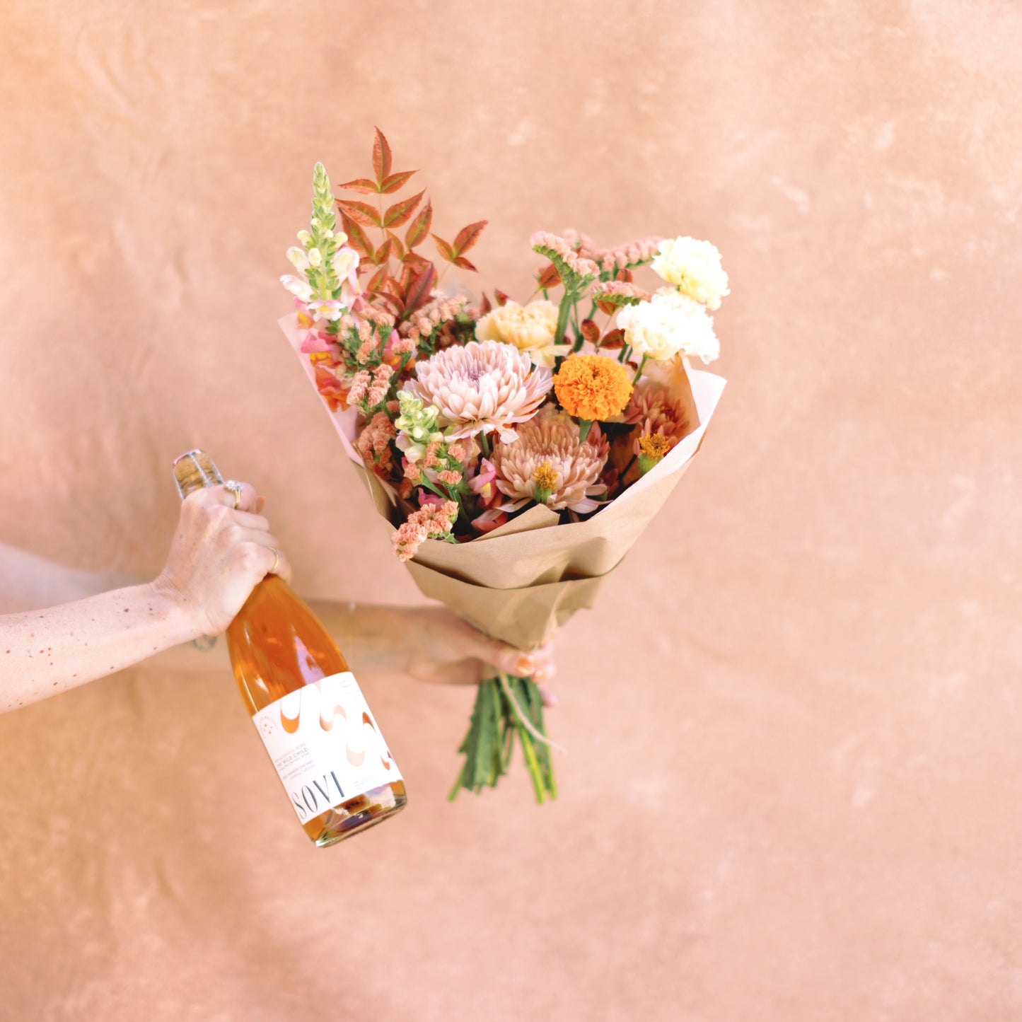 A festive pairing made for fall gatherings, thoughtful drop-offs, and easy celebrating. The Sparkling Toast Bundle brings together seasonal blooms and a bottle of non-alcoholic sparkling orange wine for a gift that feels bright, generous, and ready to enjoy.