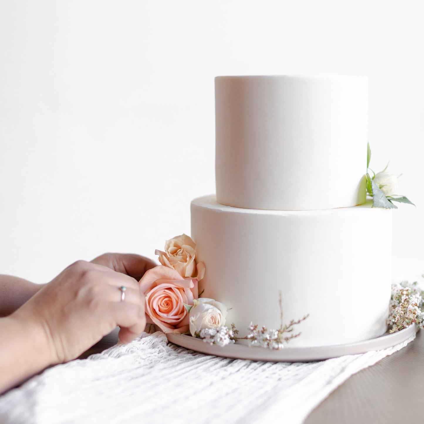 DIY Flower wedding cake decorating from Native Poppy