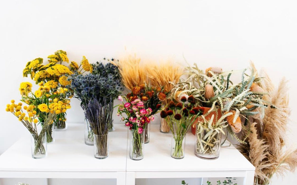 Flower bar with multicolored dried flower options