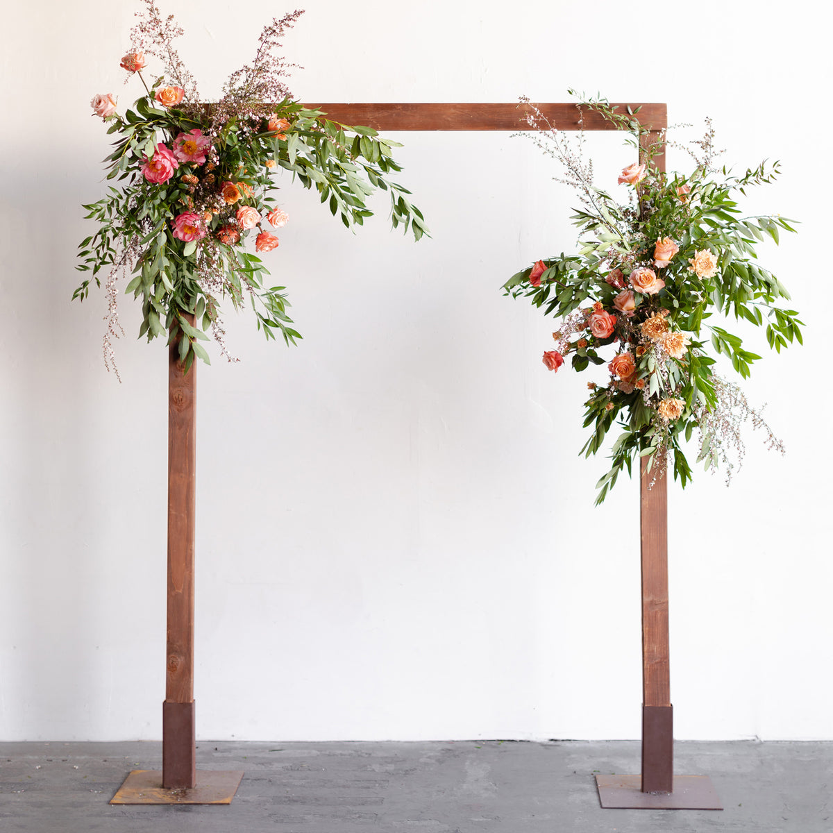 Wooden wedding arch with flowers | Honestweddingadvice.com Wooden wedding arch with flowers | Honestweddingadvice.com